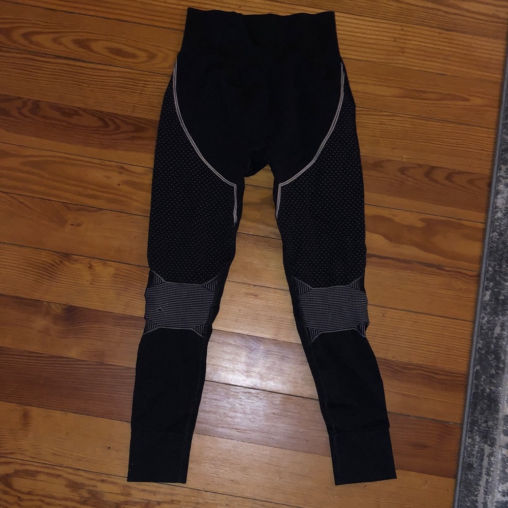 Carbon38  Leggings: Black with white design